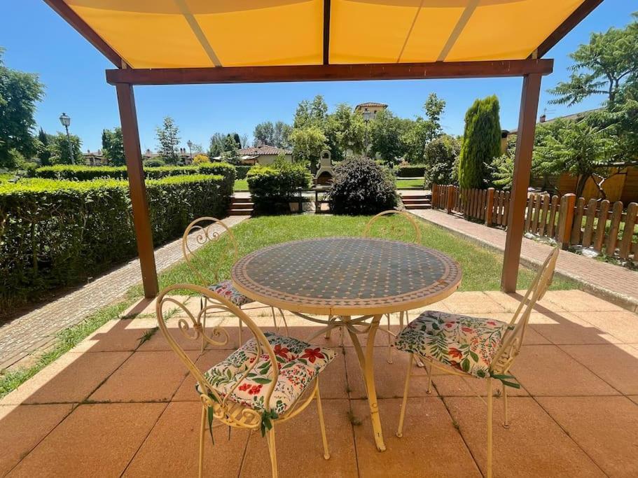 Casa Vacanza Villaggio Poggio Rosso Arezzo Bagian luar foto